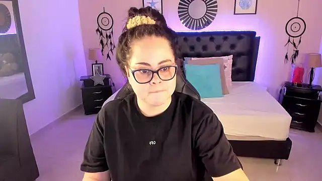 LolaVillalobos online show from 25, 5, 2026