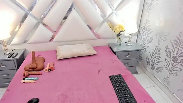 selenareyes online show from 10, 9, 2025