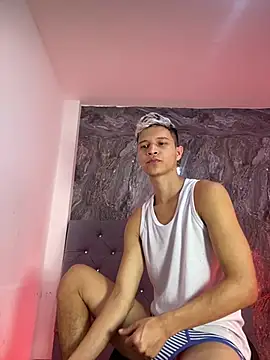 Twinkcock22 online show from 25, 2, 2026