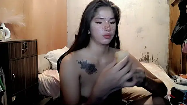 Snapshot of Cutierhyxx chatting on 5, 5, 2026 Cutierhyxx online show from 5, 5, 2026