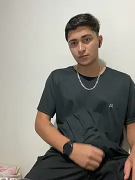 Snapshot of Tavinho067 chatting on 4, 11, 2025 Tavinho067 online show from 4, 11, 2025