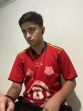 Snapshot of Tavinho067 chatting on 7, 11, 2025 Tavinho067 online show from 7, 11, 2025