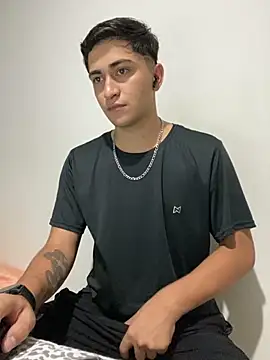 Snapshot of Tavinho067 chatting on 12, 11, 2025 Tavinho067 online show from 12, 11, 2025