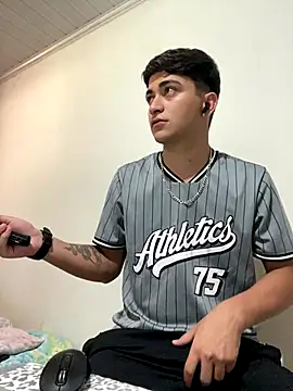 Snapshot of Tavinho067 chatting on 4, 11, 2025 Tavinho067 online show from 4, 11, 2025