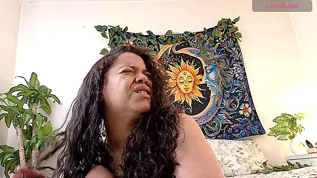 Snapshot of Amanda_sweet chatting on 5, 5, 2026 Amanda sweet online show from 5, 5, 2026