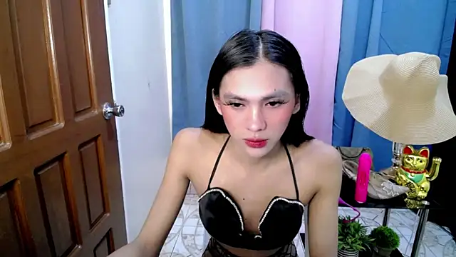 Ur latinahotpaprika online show from 18, 5, 2026
