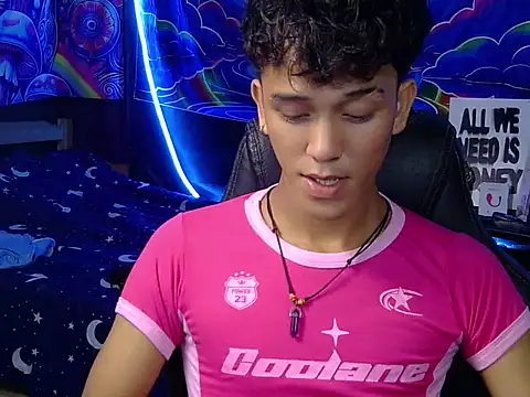Snapshot of kenbigcockxx chatting on 15, 7, 2026 kenbigcockxx online show from 15, 7, 2026