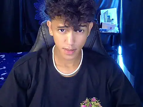 Snapshot of kenbigcockxx chatting on 20, 4, 2026 kenbigcockxx online show from 20, 4, 2026