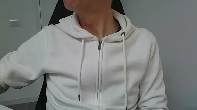 Snapshot of Sensor2000 chatting on 16, 2, 2026 Sensor2000 online show from 16, 2, 2026