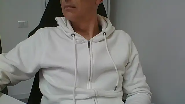 Snapshot of Sensor2000 chatting on 6, 2, 2026 Sensor2000 online show from 6, 2, 2026