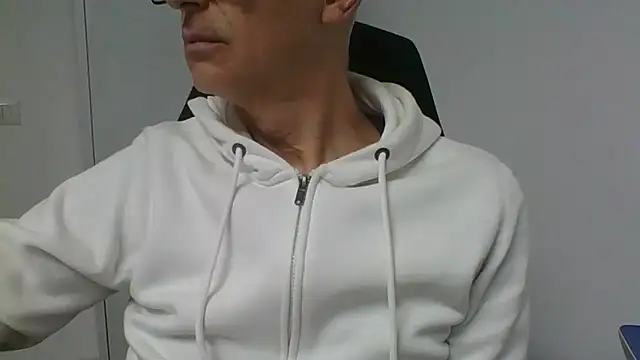 Snapshot of Sensor2000 chatting on 3, 2, 2026 Sensor2000 online show from 3, 2, 2026