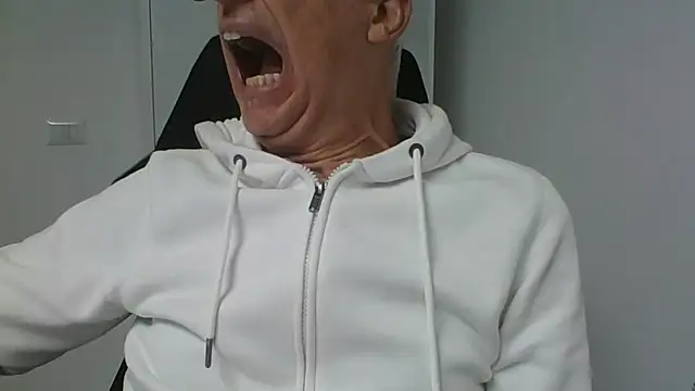 Snapshot of Sensor2000 chatting on 11, 2, 2026 Sensor2000 online show from 11, 2, 2026