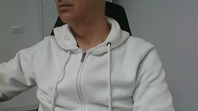 Snapshot of Sensor2000 chatting on 4, 2, 2026 Sensor2000 online show from 4, 2, 2026