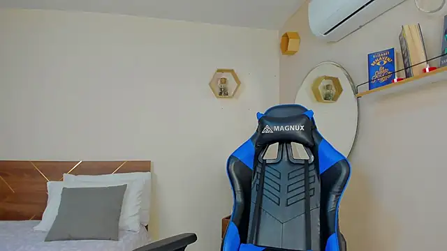 Snapshot of Keily-w chatting on 23, 10, 2025 Keily-w online show from 23, 10, 2025