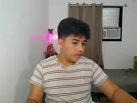 Hugecock2hundle intown online show from 7, 11, 2025