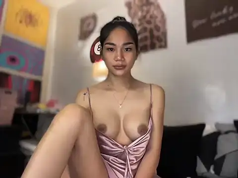 HoleeLaura online show from 6, 11, 2025