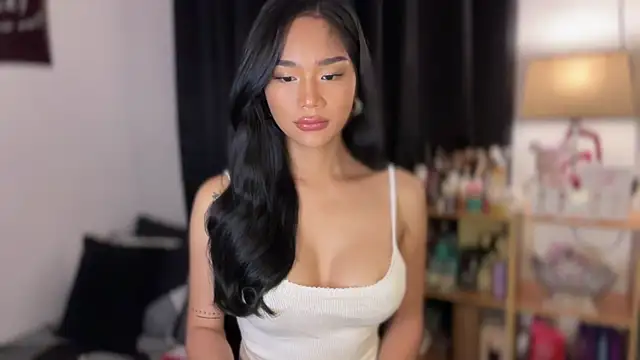 HoleeLaura online show from 5, 10, 2025