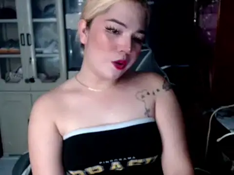 Snapshot of blonditax1111 chatting on 23, 9, 2025 blonditax1111 online show from 23, 9, 2025