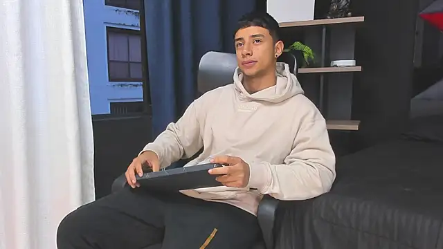 jaze bradley online show from 20, 12, 2025