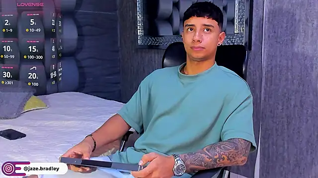 jaze bradley online show from 29, 9, 2025