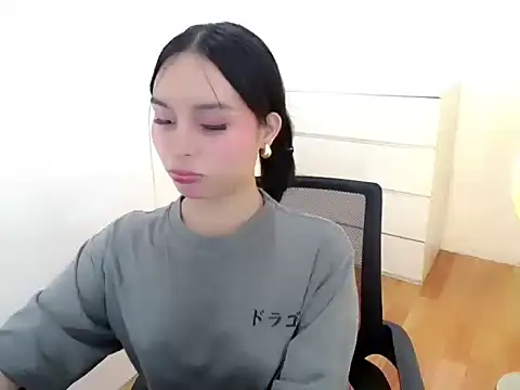 holly tabby online show from 9, 9, 2025