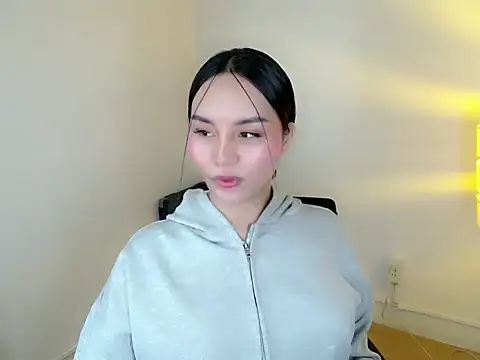 holly tabby online show from 22, 5, 2026