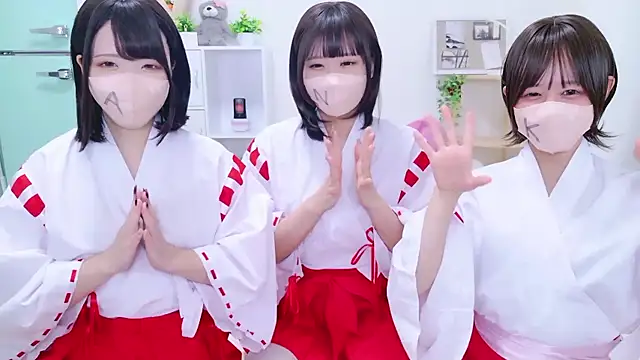 Snapshot of Anzu_xx chatting on 22, 10, 2025 Anzu xx online show from 22, 10, 2025