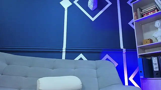 etham wolf  online show from 18, 9, 2025