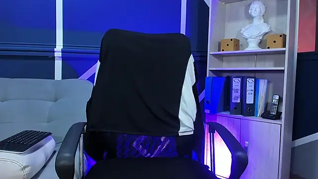 etham wolf  online show from 9, 10, 2025