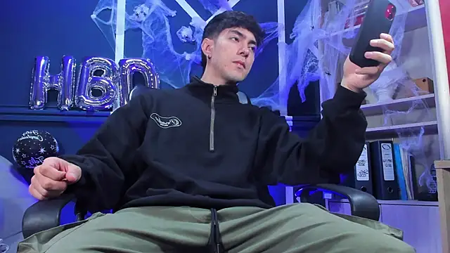 etham wolf  online show from 30, 10, 2025