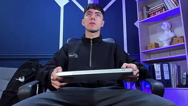 etham wolf  online show from 9, 9, 2025