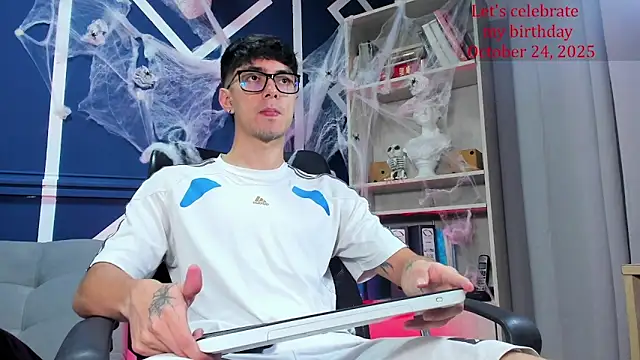 etham wolf  online show from 18, 10, 2025