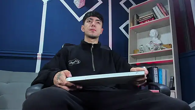 etham wolf  online show from 13, 11, 2025