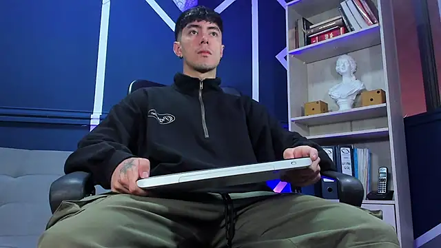 etham wolf  online show from 22, 9, 2025