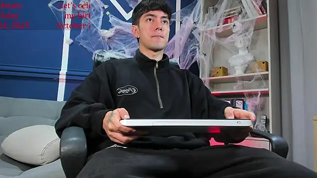 etham wolf  online show from 17, 10, 2025