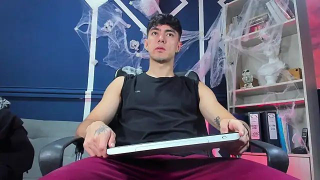 etham wolf  online show from 22, 10, 2025