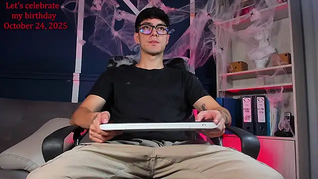 etham wolf  online show from 16, 10, 2025