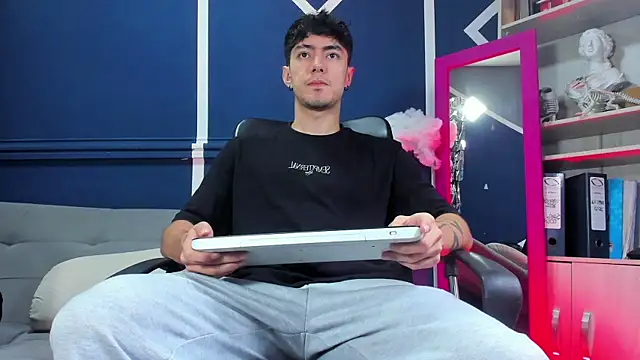 etham wolf  online show from 28, 11, 2025