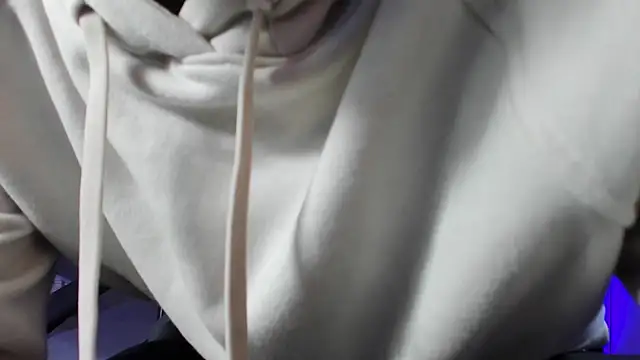 etham wolf  online show from 19, 9, 2025