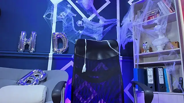 etham wolf  online show from 31, 10, 2025