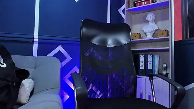 etham wolf  online show from 4, 10, 2025