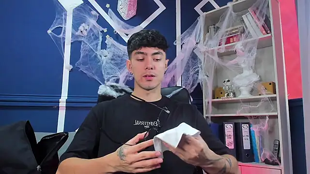 etham wolf  online show from 21, 10, 2025