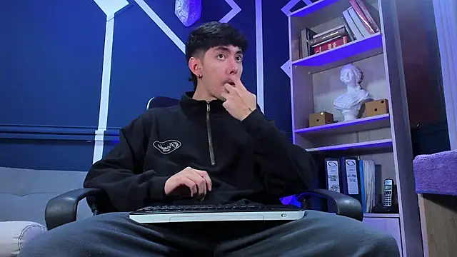 etham wolf  online show from 29, 9, 2025