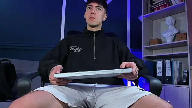 etham wolf  online show from 24, 9, 2025