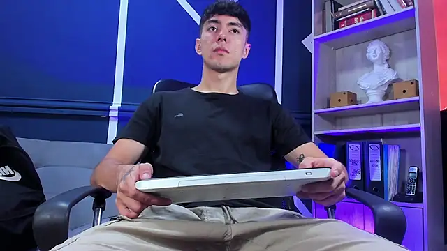 etham wolf  online show from 8, 10, 2025