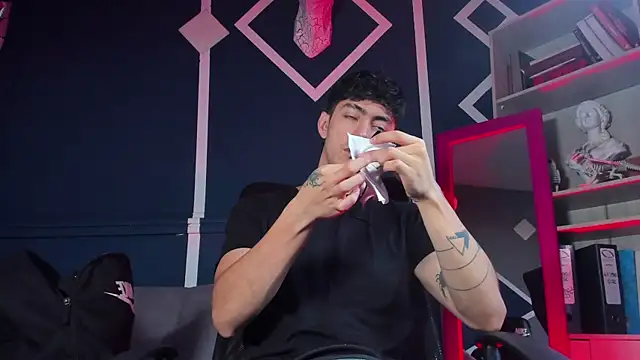 etham wolf  online show from 27, 11, 2025