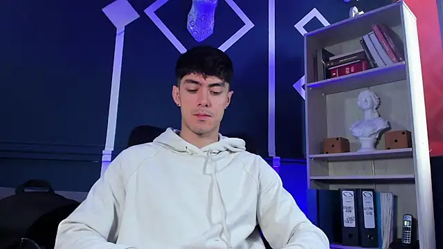 etham wolf  online show from 25, 9, 2025