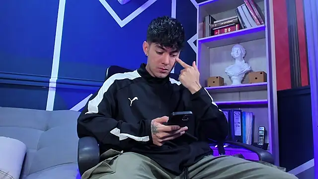 etham wolf  online show from 10, 10, 2025