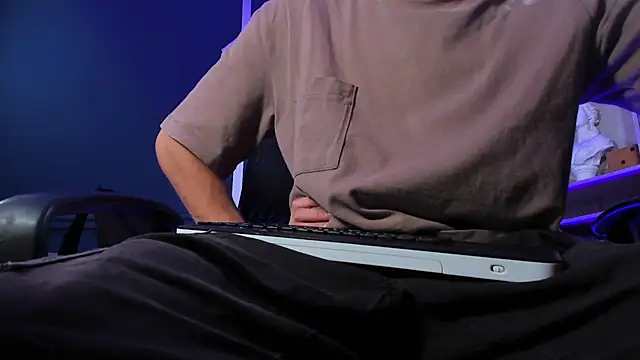 etham wolf  online show from 10, 9, 2025