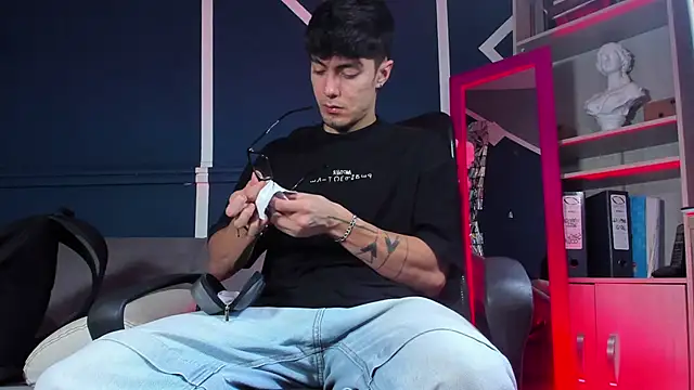 etham wolf  online show from 1, 12, 2025